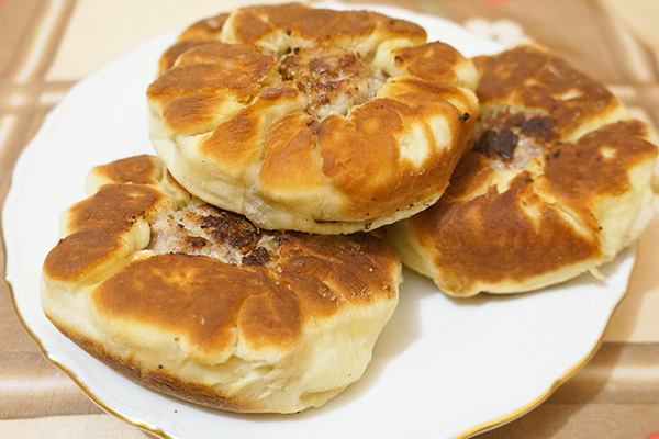 Беляши с мясом из дрожжевого теста