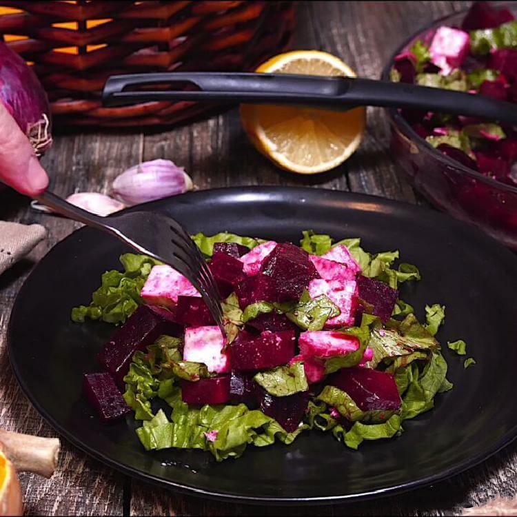 Салат из отварной свеклы по-итальянски с апельсиновым соусом Салат из отварной свеклы по-итальянски с апельсиновым соусом