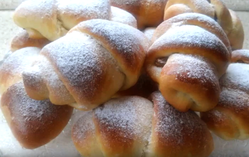 Мамины плюшки-завитушки с сахарными складочками мягкие, как пуховые подушки! Мамины плюшки-завитушки с сахарными складочками мягкие, как пуховые подушки!
