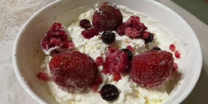 Целых 10 способов сделать творог вкусным: не ограничиваюсь фруктами и орешками