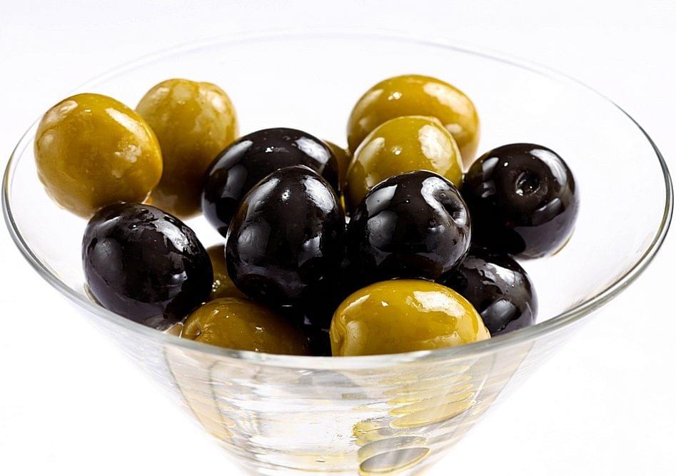 Чем отличаются оливки от маслин? Какой продукт полезнее? Чем отличаются оливки от маслин? Какой продукт полезнее?
