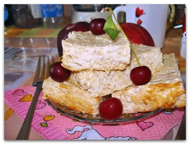 Диетическая творожная запеканка с яблоками, без муки и сахара!