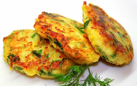 Диетические котлеты из кабачков и моркови: можно даже на ночь!