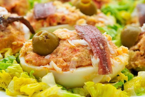 Фаршированные яйца (рецепт закуски на праздничный стол)