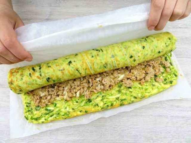 Кабачковый рулет с фаршем и сыром: вкусно и эффектно! Кабачковый рулет с фаршем и сыром: вкусно и эффектно!