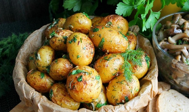 ДИЕТОЛОГ РАССКАЗАЛА, КАКОЕ БЛЮДО ИЗ КАРТОФЕЛЯ САМОЕ ПОЛЕЗНОЕ