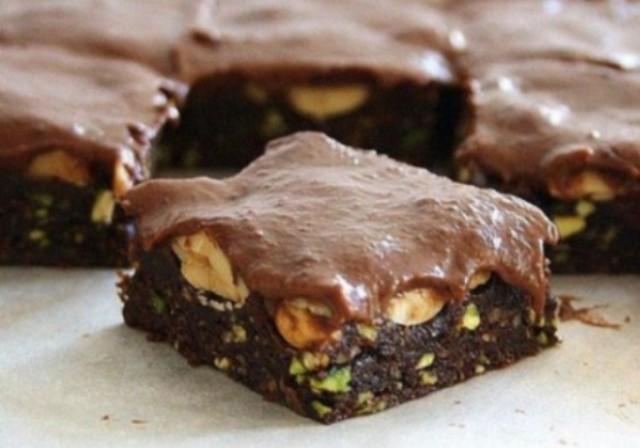 Квадратики из овсяных хлопьев — полезное лакомство своими руками! Квадратики из овсяных хлопьев — полезное лакомство своими руками!