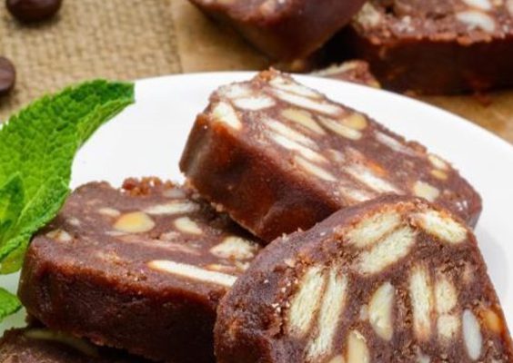 Шоколадный десерт без выпечки всего из трех ингредиентов! Очень просто и вкусно! Шоколадный десерт без выпечки всего из трех ингредиентов! Очень просто и вкусно!