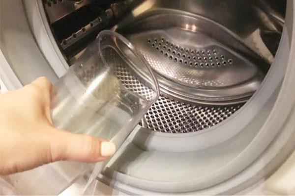 ДАЖЕ САМОЕ СЛОЖНОЕ ПЯТНО ИСЧЕЗНЕТ, ЕСЛИ ВЫ ДОБАВИТЕ ПРИ СТИРКЕ ЭТОТ ПРОДУКТ! СТОИТ КОПЕЙКИ И ЕСТЬ В КАЖДОМ ДОМЕ!