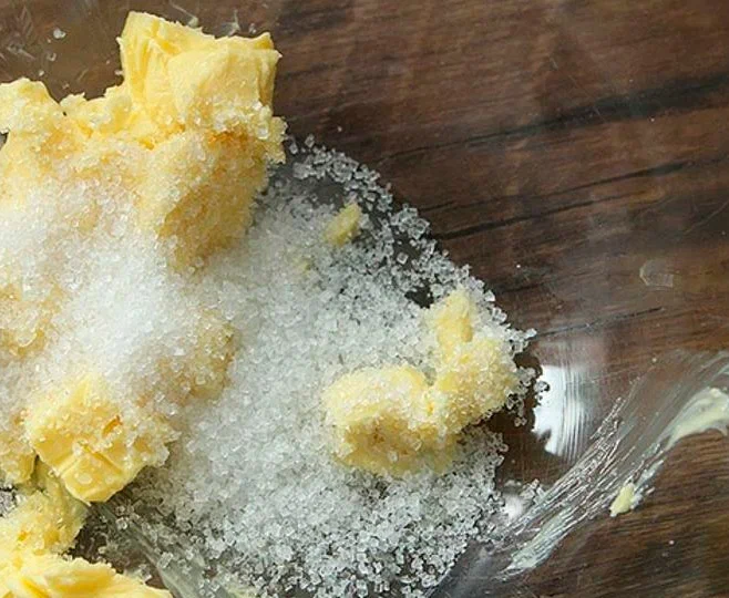 ВКУСНЫЕ БУЛОЧКИ С ИЗЮМОМ. ПОДАЮ С МОЛОКОМ — ДЕТЕЙ ЗА УШИ НЕ ОТТЯНЕШЬ