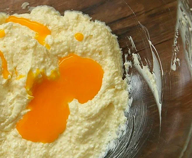 ВКУСНЫЕ БУЛОЧКИ С ИЗЮМОМ. ПОДАЮ С МОЛОКОМ — ДЕТЕЙ ЗА УШИ НЕ ОТТЯНЕШЬ