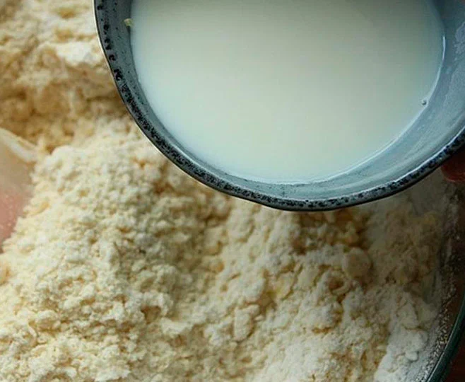 ВКУСНЫЕ БУЛОЧКИ С ИЗЮМОМ. ПОДАЮ С МОЛОКОМ — ДЕТЕЙ ЗА УШИ НЕ ОТТЯНЕШЬ