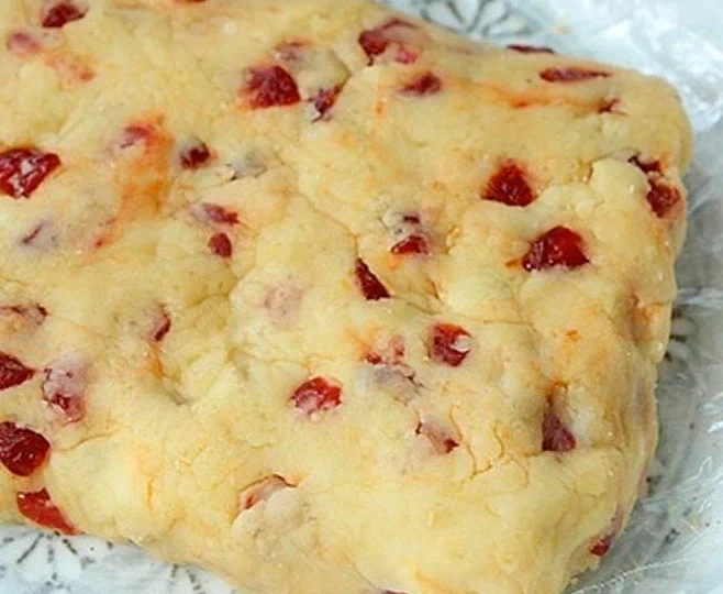 ВКУСНЫЕ БУЛОЧКИ С ИЗЮМОМ. ПОДАЮ С МОЛОКОМ — ДЕТЕЙ ЗА УШИ НЕ ОТТЯНЕШЬ